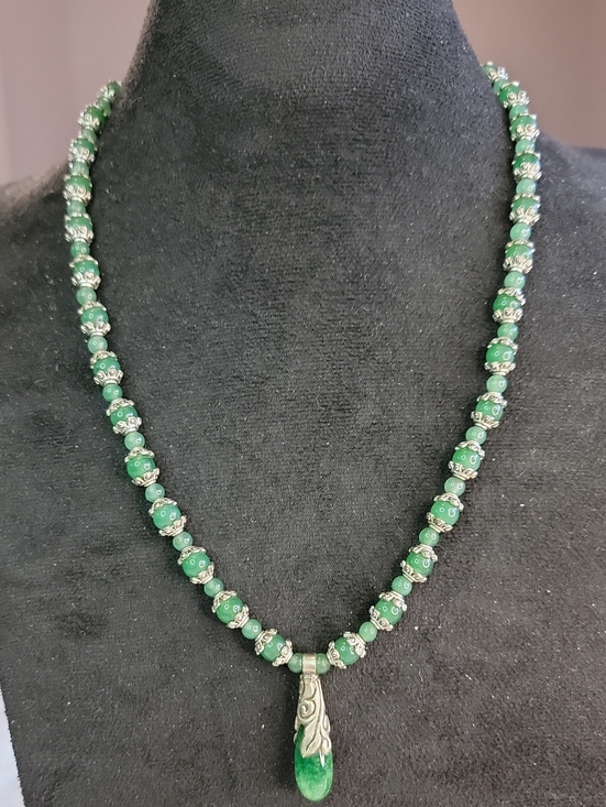 Jewelry - Vintage Jade Necklace
